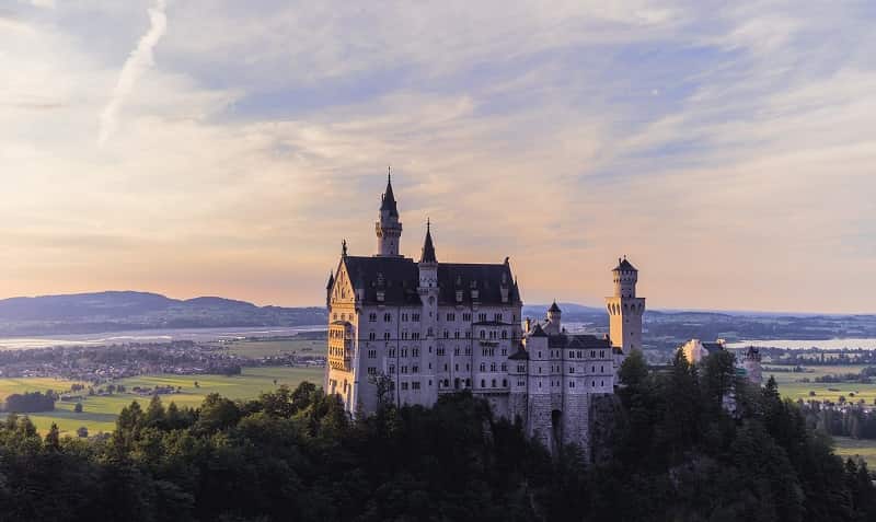 bdb361b197eb401f8b9f82431b3b70d2-1