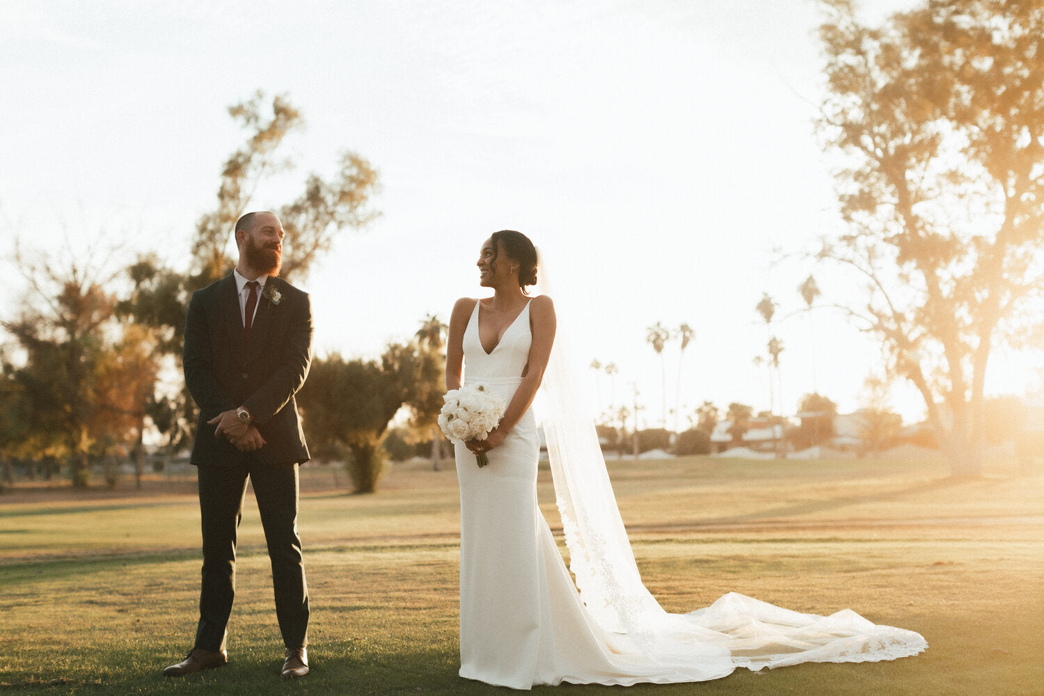 婚礼LUT调色预设10个含5种强度 专业合同时间线模板 胶片颗粒漏光4K叠加视频后期素材 TropicColour - WEDDING ESSENTIALS