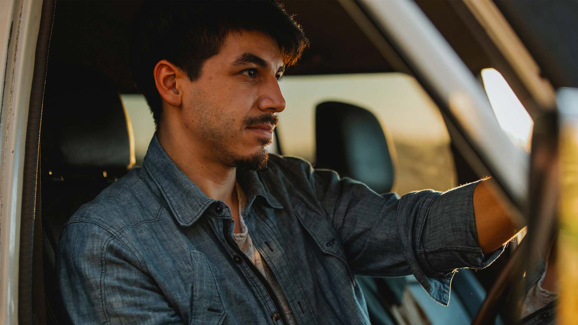 电影感LUT预设包 多软件通用调色滤镜 PR/达芬奇/FCPX/PS/LR兼容 视频照片后期素材MotionVFX - LUT Pack Bundle 1