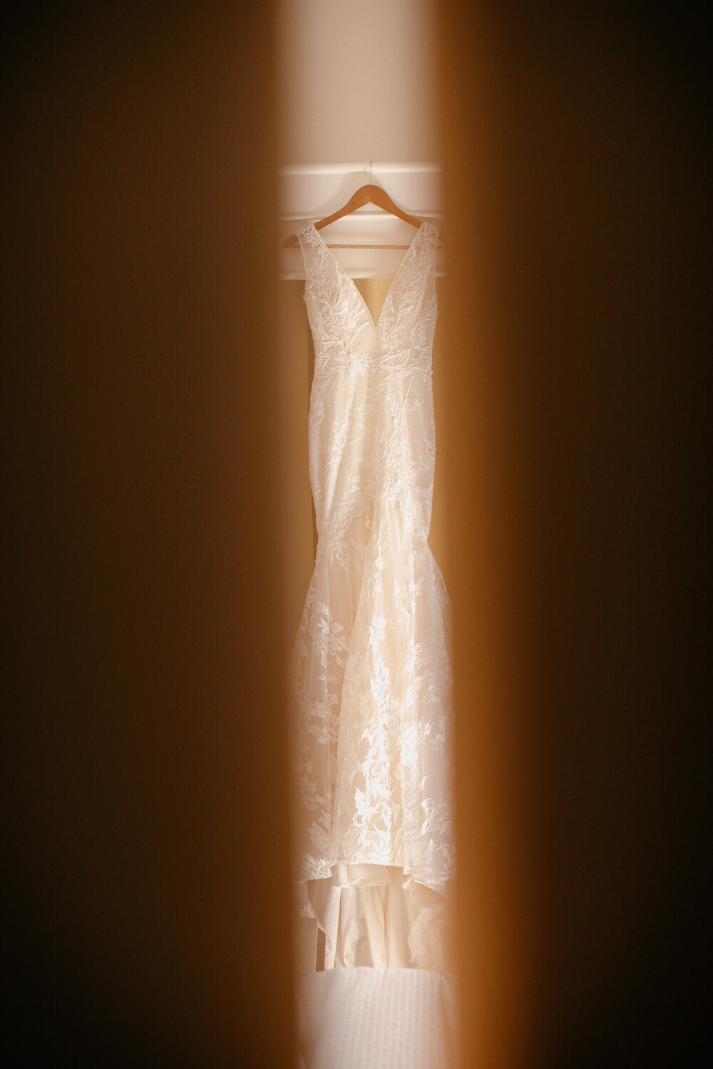 婚礼LUT调色预设10个含5种强度 专业合同时间线模板 胶片颗粒漏光4K叠加视频后期素材 TropicColour - WEDDING ESSENTIALS