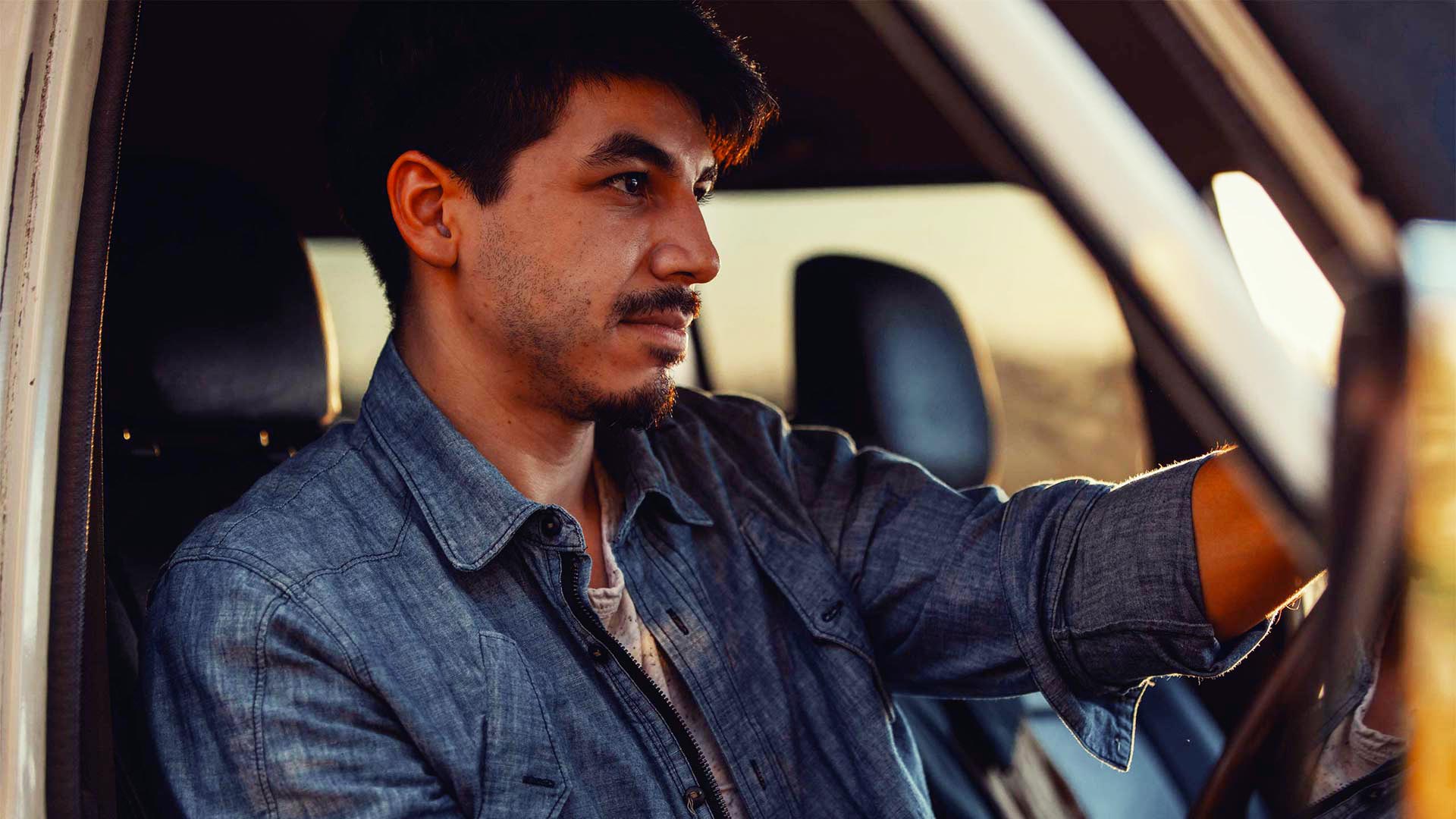 电影感LUT预设包 多软件通用调色滤镜 PR/达芬奇/FCPX/PS/LR兼容 视频照片后期素材MotionVFX - LUT Pack Bundle 1