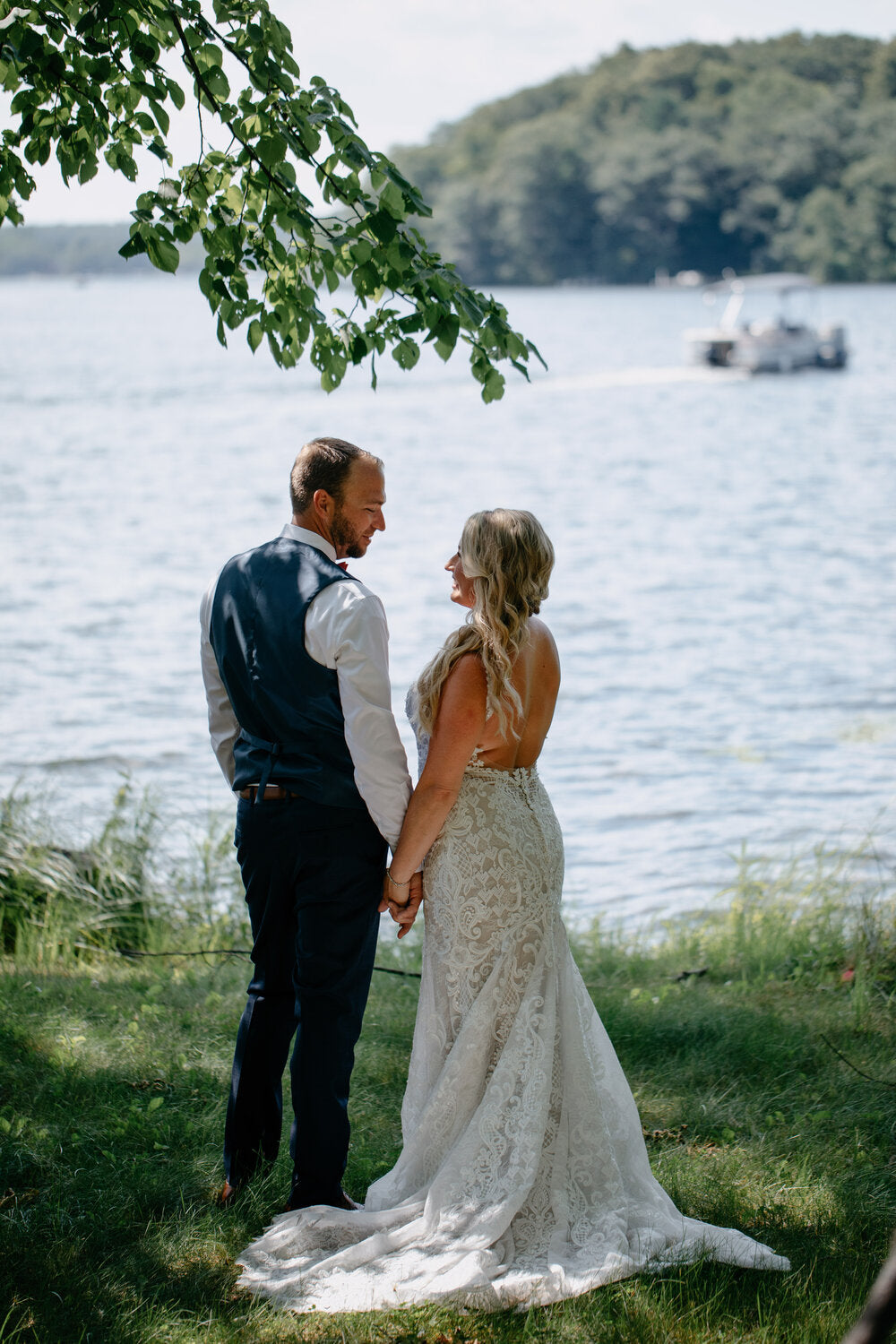 婚礼LUT调色预设10个含5种强度 专业合同时间线模板 胶片颗粒漏光4K叠加视频后期素材 TropicColour - WEDDING ESSENTIALS