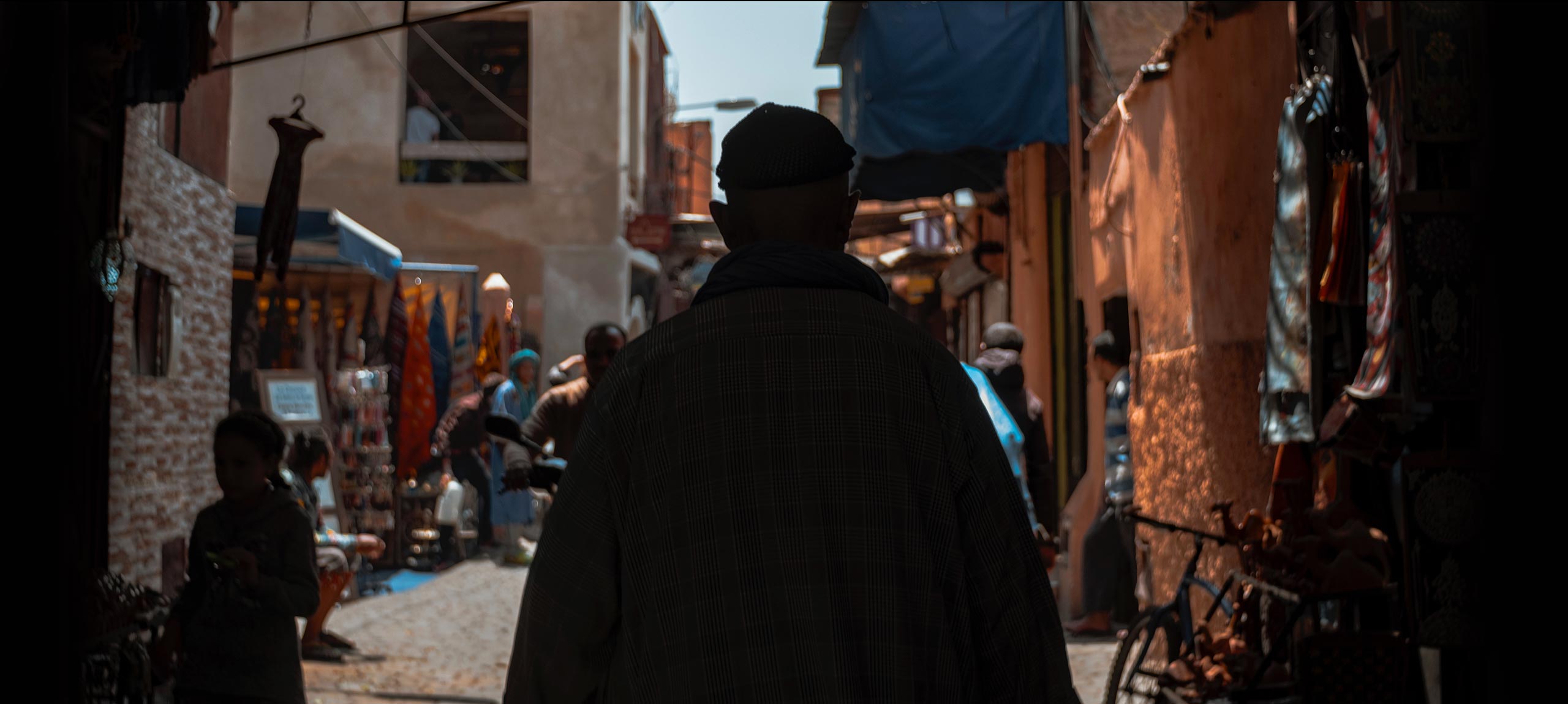 电影感LUT预设包 多软件通用调色滤镜 PR/达芬奇/FCPX/PS/LR兼容 视频照片后期素材MotionVFX - LUT Pack Bundle 1