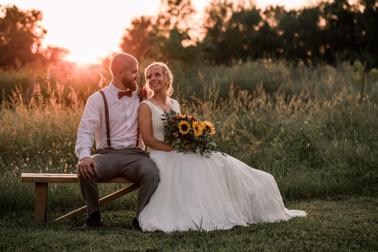 婚礼LUT调色预设10个含5种强度 专业合同时间线模板 胶片颗粒漏光4K叠加视频后期素材 TropicColour - WEDDING ESSENTIALS